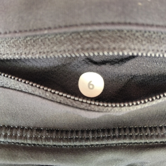 Lululemon Inspire Crop II All Full-On Luxtreme Black White Animal Print Size 6 - Picture 10 of 12